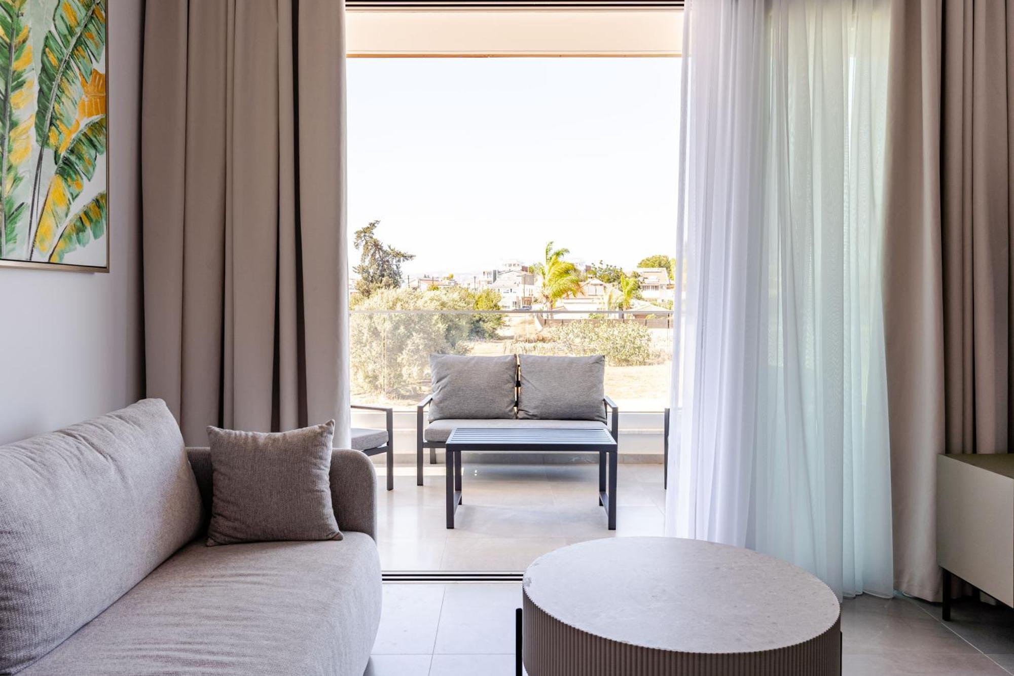 Yamas Urban Living Zakaki Pool Penthouses & Apartments Lemesos Exteriér fotografie