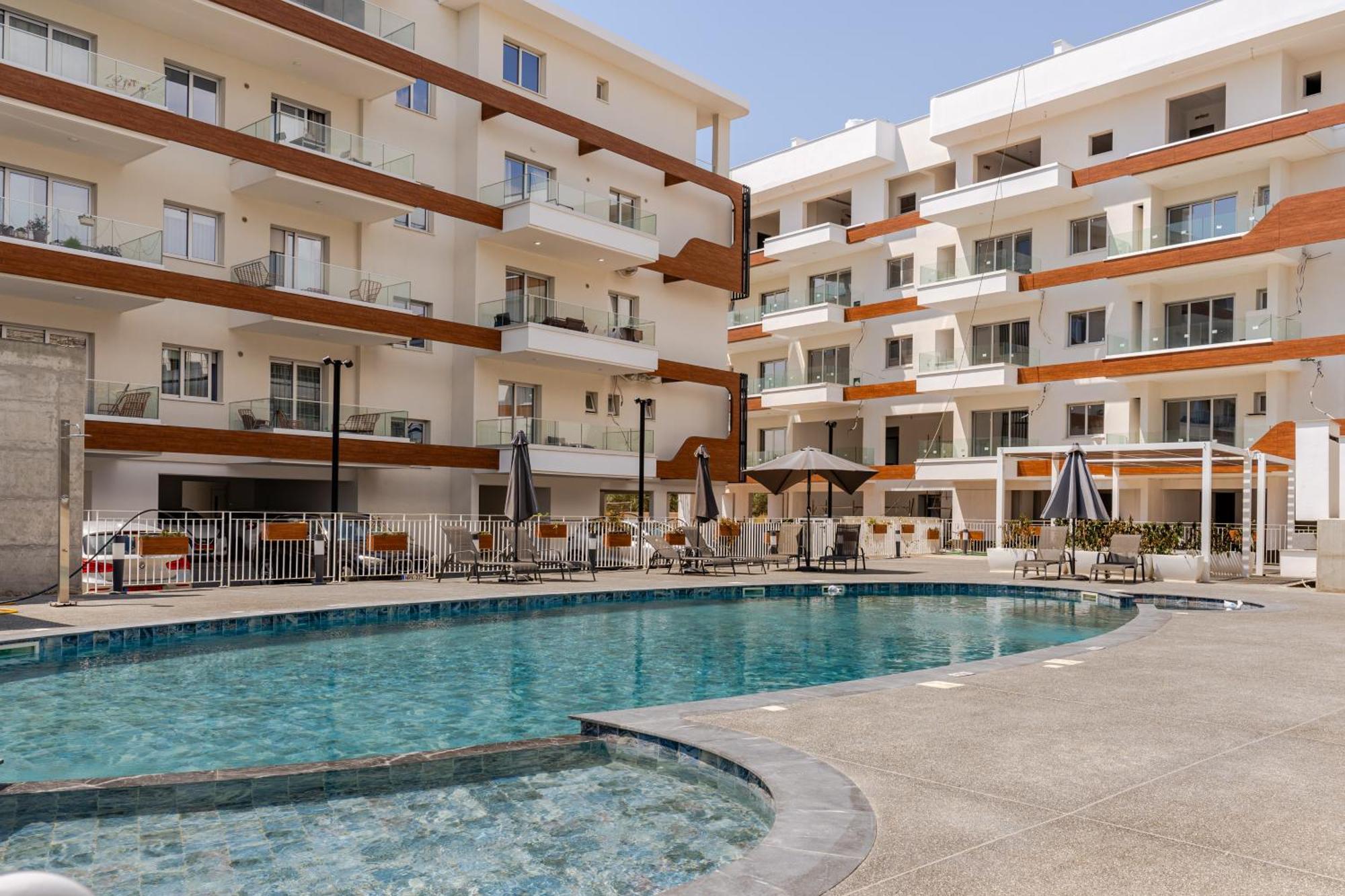 Yamas Urban Living Zakaki Pool Penthouses & Apartments Lemesos Exteriér fotografie